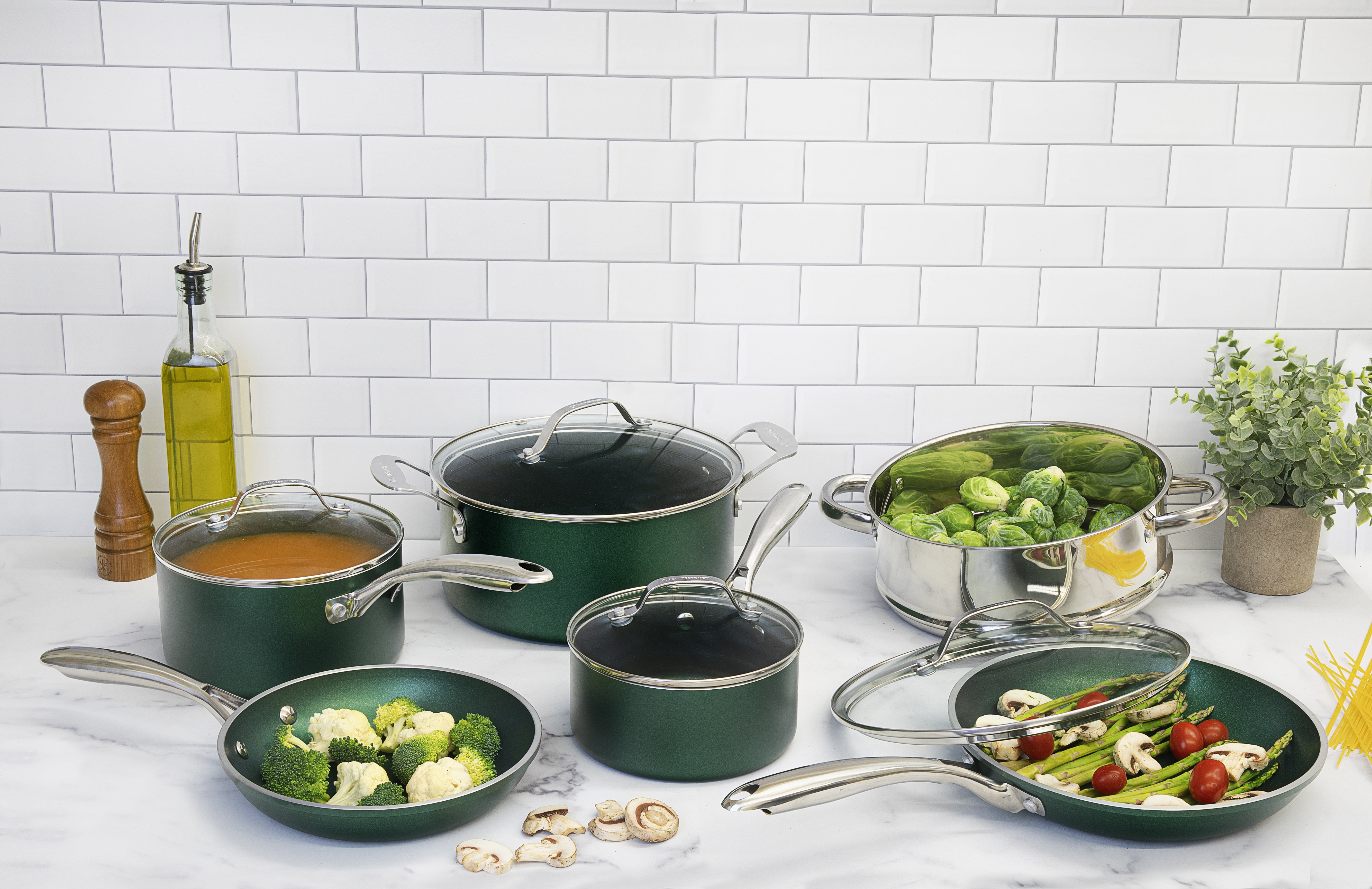 Granite Stone Emerald Collection 10 Piece Pots and Pans Set with Ultra  Non-stick Durable Mineral & Diamond Triple Coated Surface, Stainless Steel  Stay Cool Handles, Oven & Dishwasher Safe 