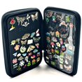 thumbnail image 1 of Bolsa expositora para pins PinFolio Show, capacidad para 150 pins de 1 pulgada, 1 of 6