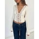 thumbnail image 3 of Top corto Miqil para mujer, encaje Y2K, manga larga, cuello en V, floral, 3 of 4