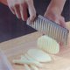 thumbnail image 1 of Cortador de arrugas con borde ondulado - Herramienta de cuchillo para picar ensalada de verduras Sincero Hogar, 1 of 2
