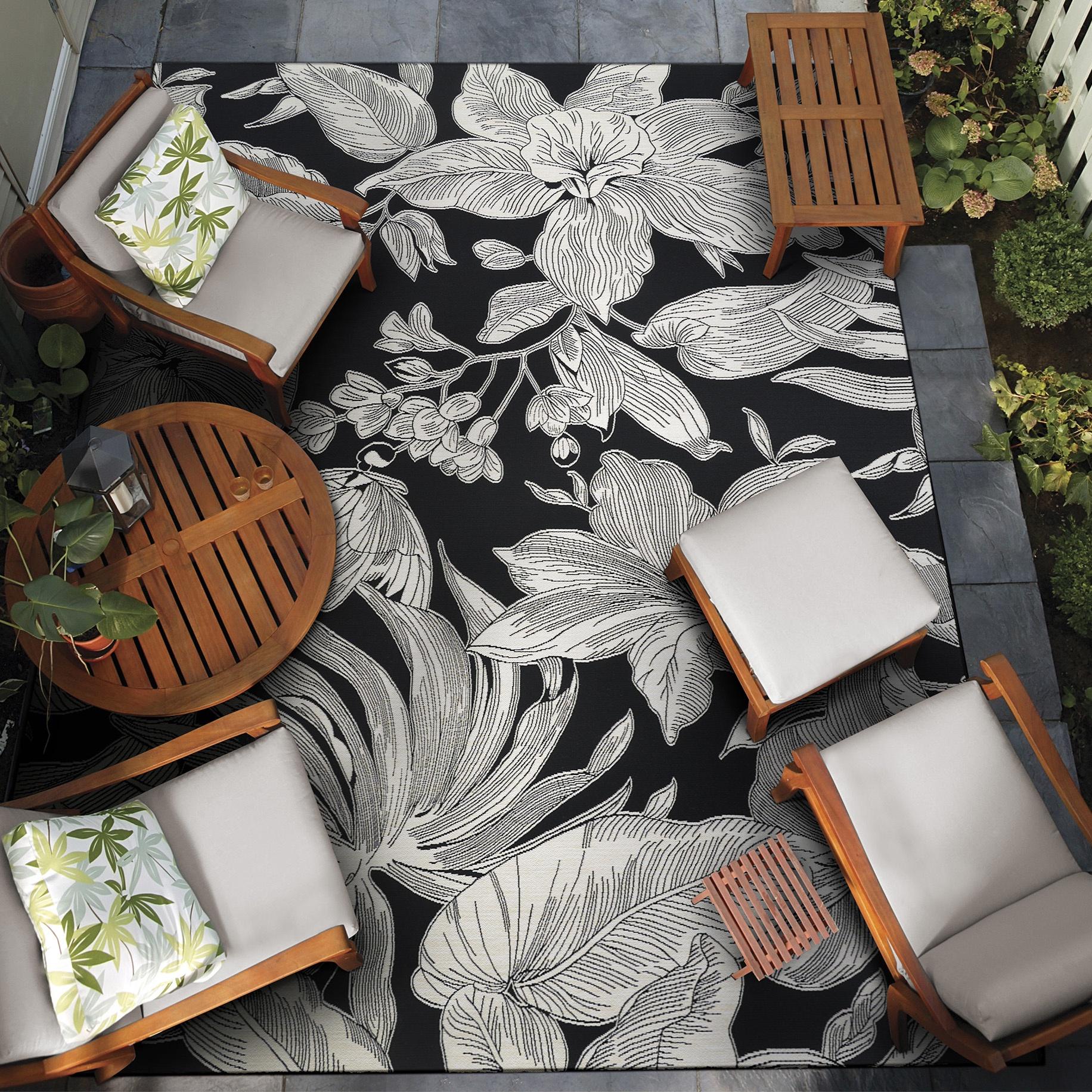 Couristan Dolce Flora 4' x 5'10" Nero Black Outdoor Rug