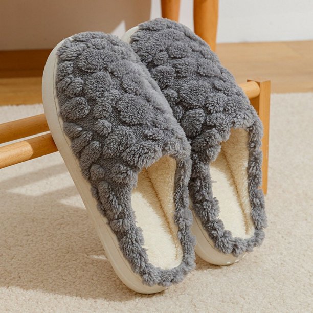 Nuevos zapatos mullidos de invierno, zapatillas de algodón para mujer, lindas chanclas cálidas de suela gruesa, zapatos planos de felpa para interiores para parejas de hombres y mujeres