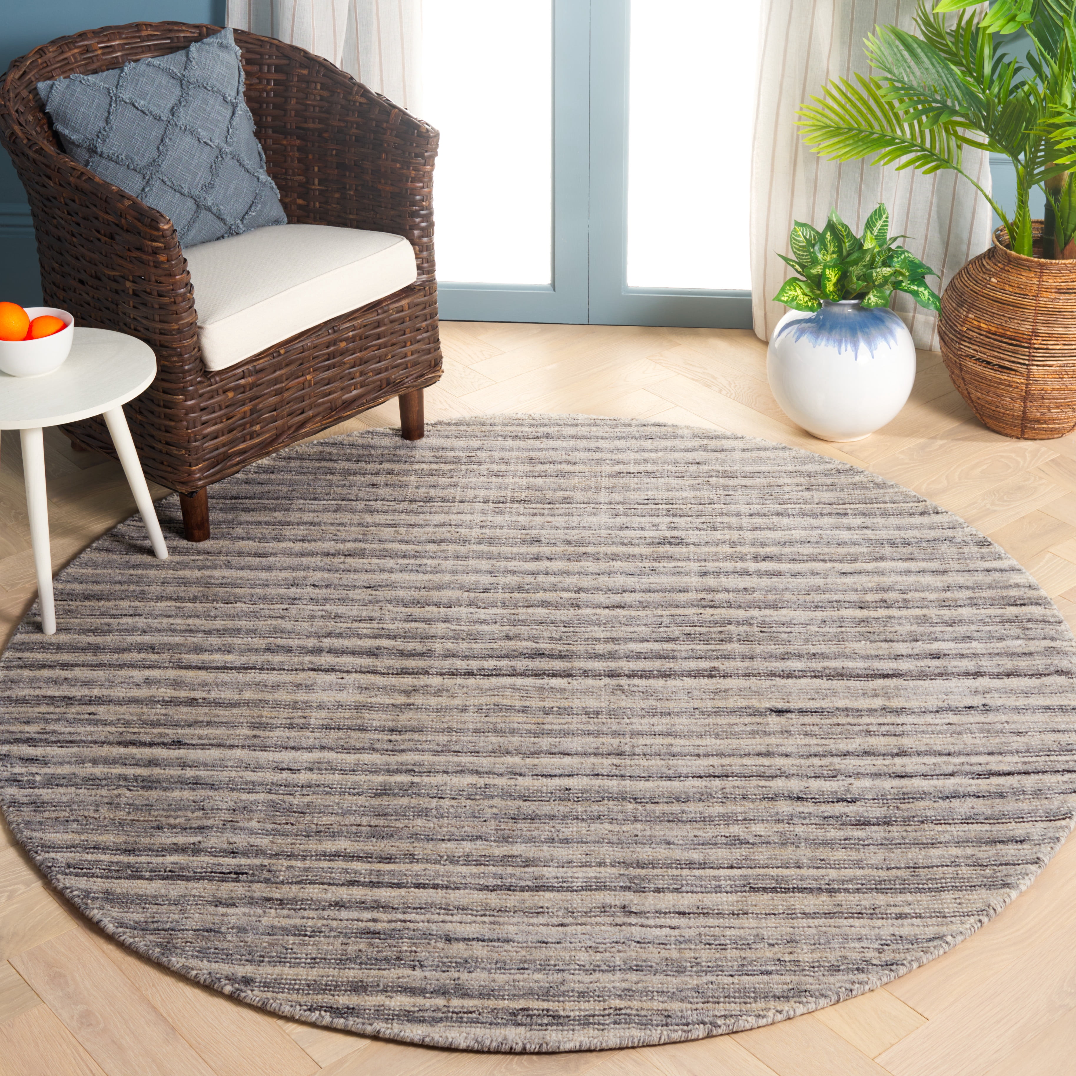 SAFAVIEH Mirage Toby Solid Area Rug, Ivory/Dark Gray, 6' x 6' Round