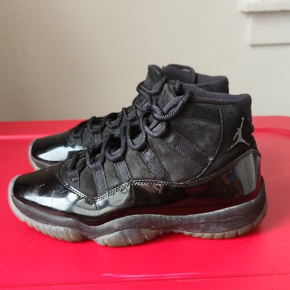 jordan 11 cap and gown size 6