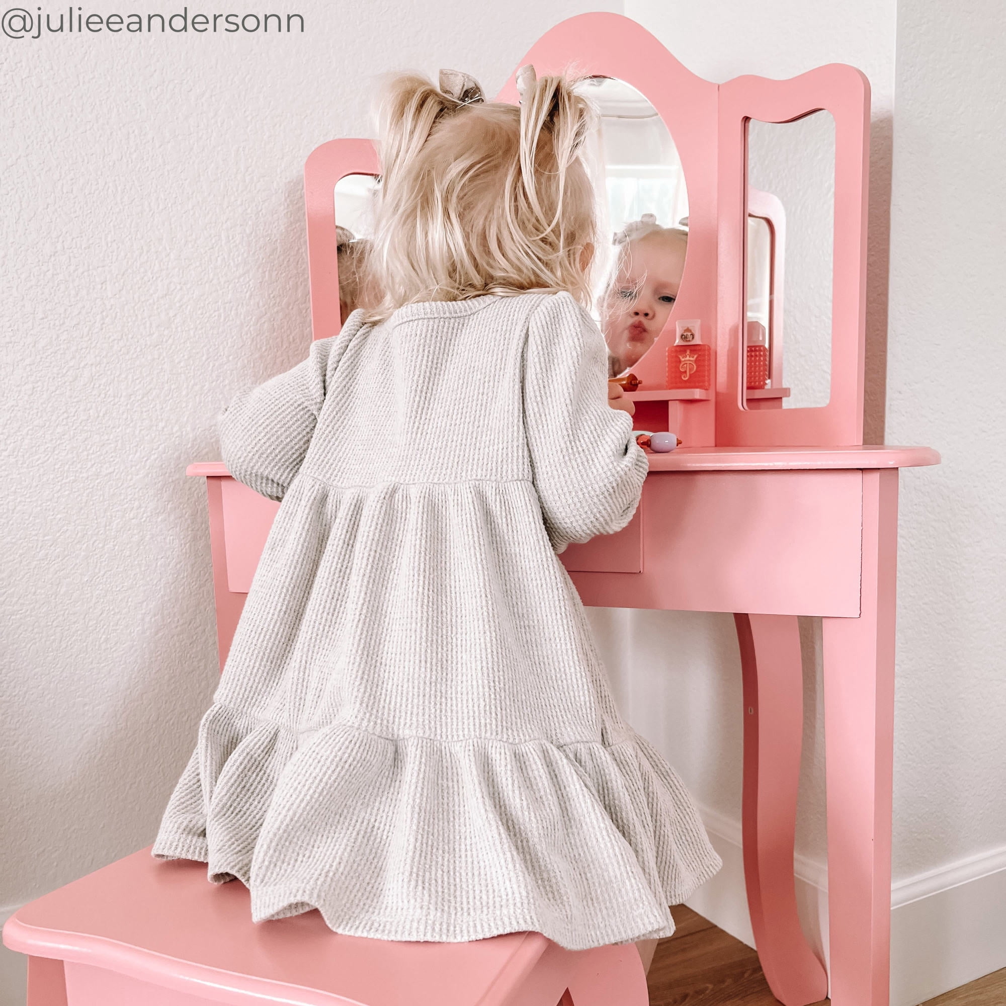 Teamson Kids Alessandra Kids Corner Vanity Table & Stool, Pink