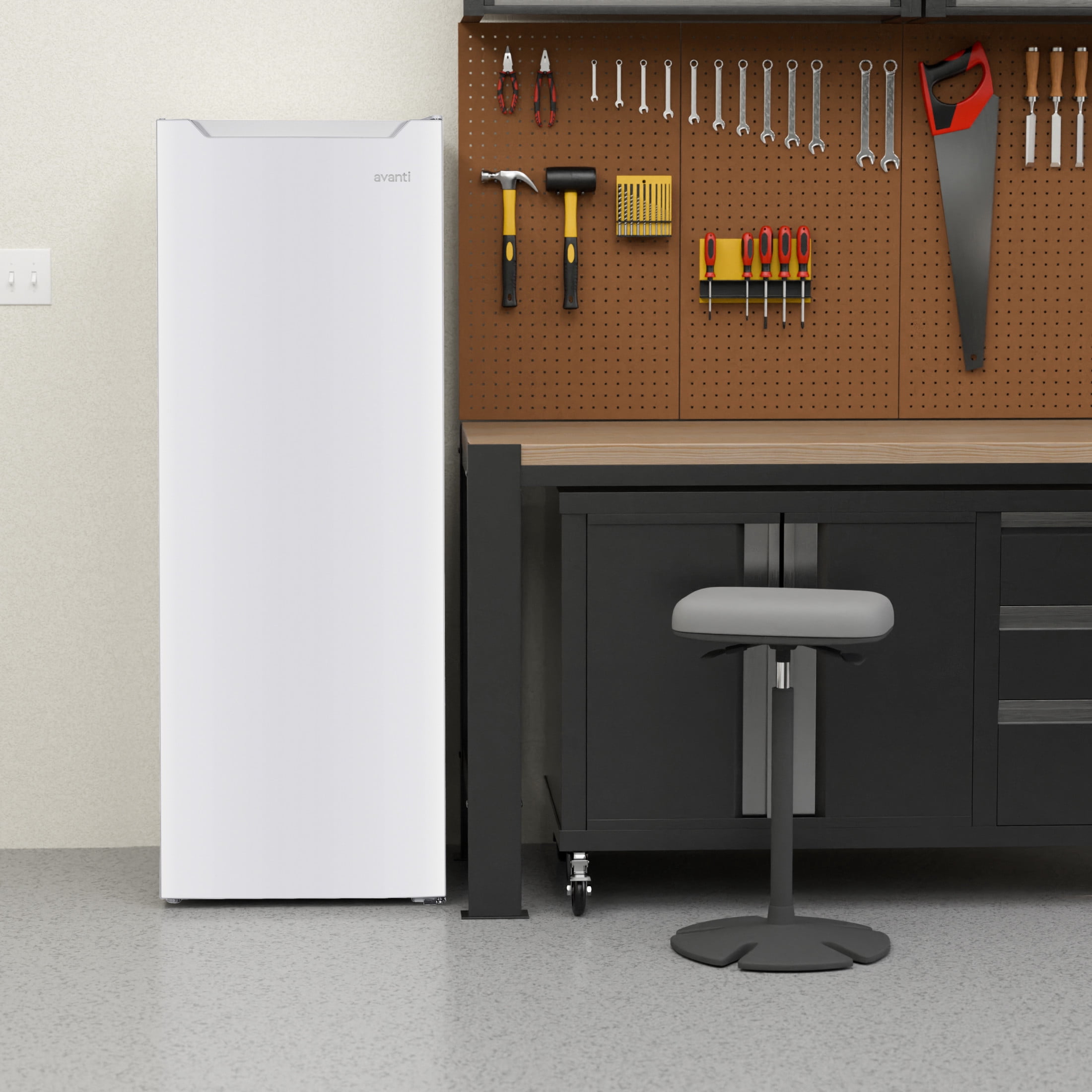 Avanti Garage Ready Vertical Freezer, 7 cu. ft, in White (AV701VFB0W)