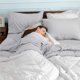 thumbnail image 5 of Juego de ropa de cama Bedsure Queen, reversible, blanco, 7 piezas, 5 of 6