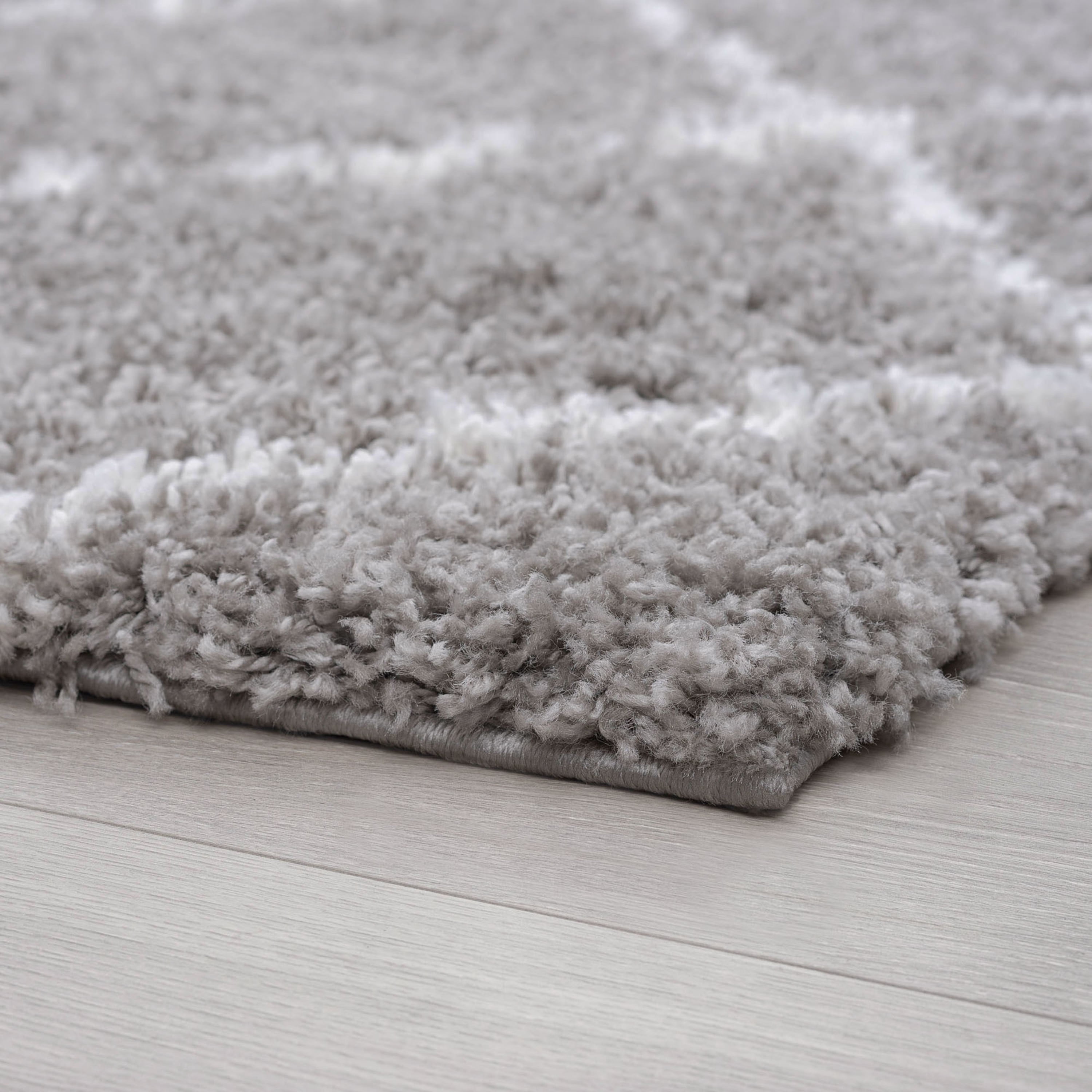 Jersey Shag Contemporary Diamond Silver and White Polypropylene Indoor Area Rug, 2'x3' Rectangle