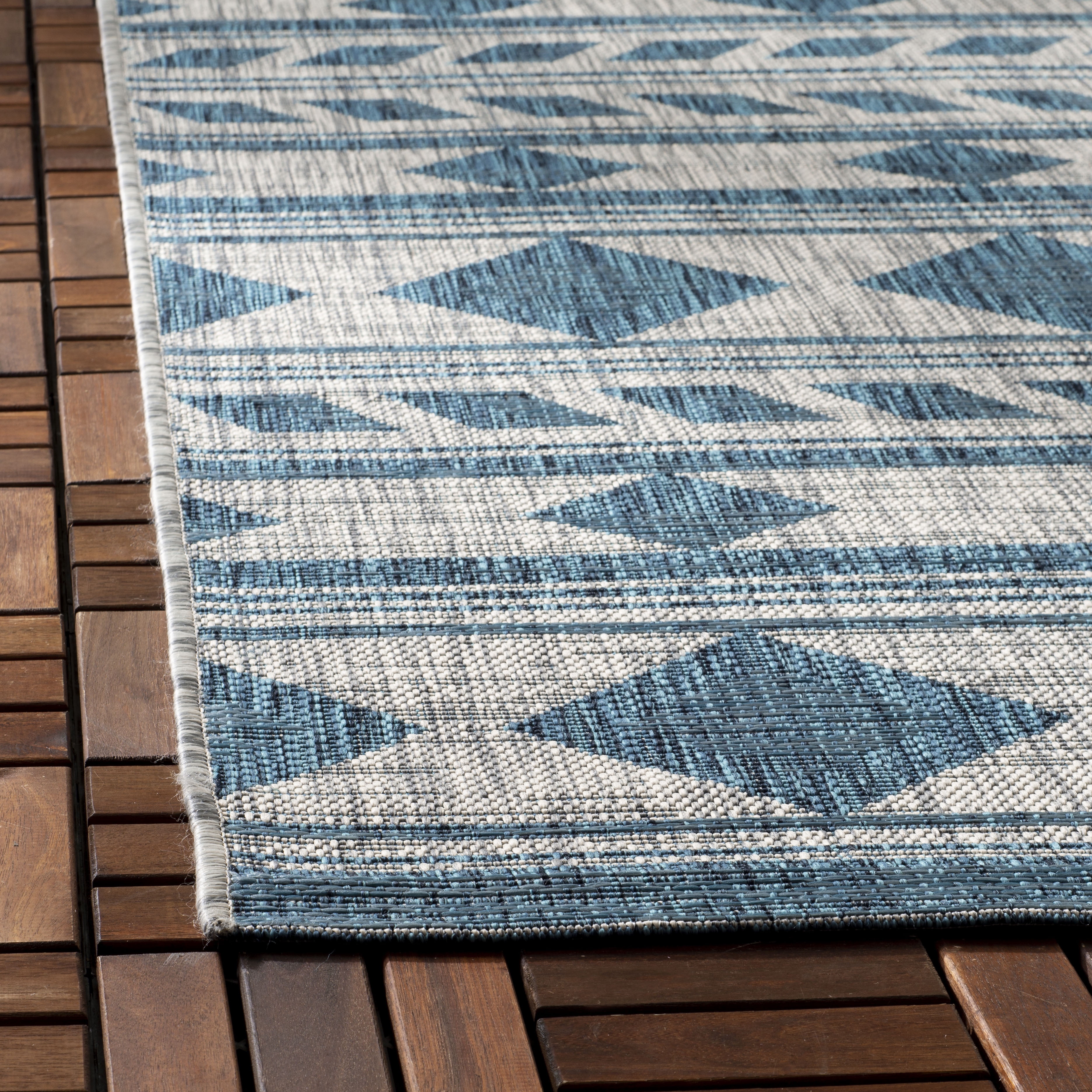 Safavieh Courtyard Allycia Geometric Indoor/Outdoor Area Rug, Gray/Teal, 4' x 5'7"