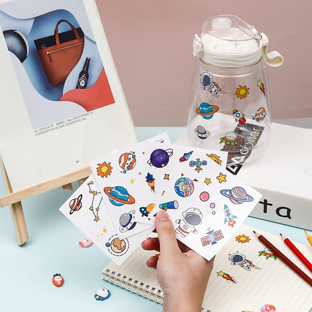 EIMELI Kids Water Bottle Drinking Cup with Cute Astronaut Stickers -Creative UFO Shape Drinking Bottle for School Kids Boys Girls, Portable and Leakproof（550ML）