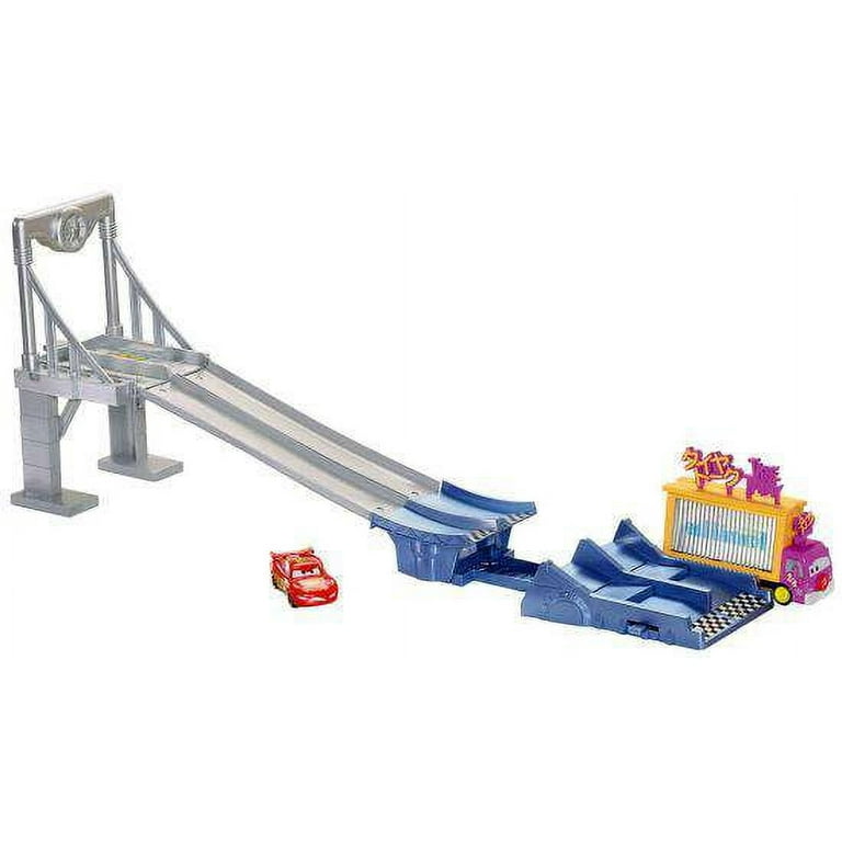 Disney / Pixar Cars Cars 2 Photo Finish Raceway Diecast Car