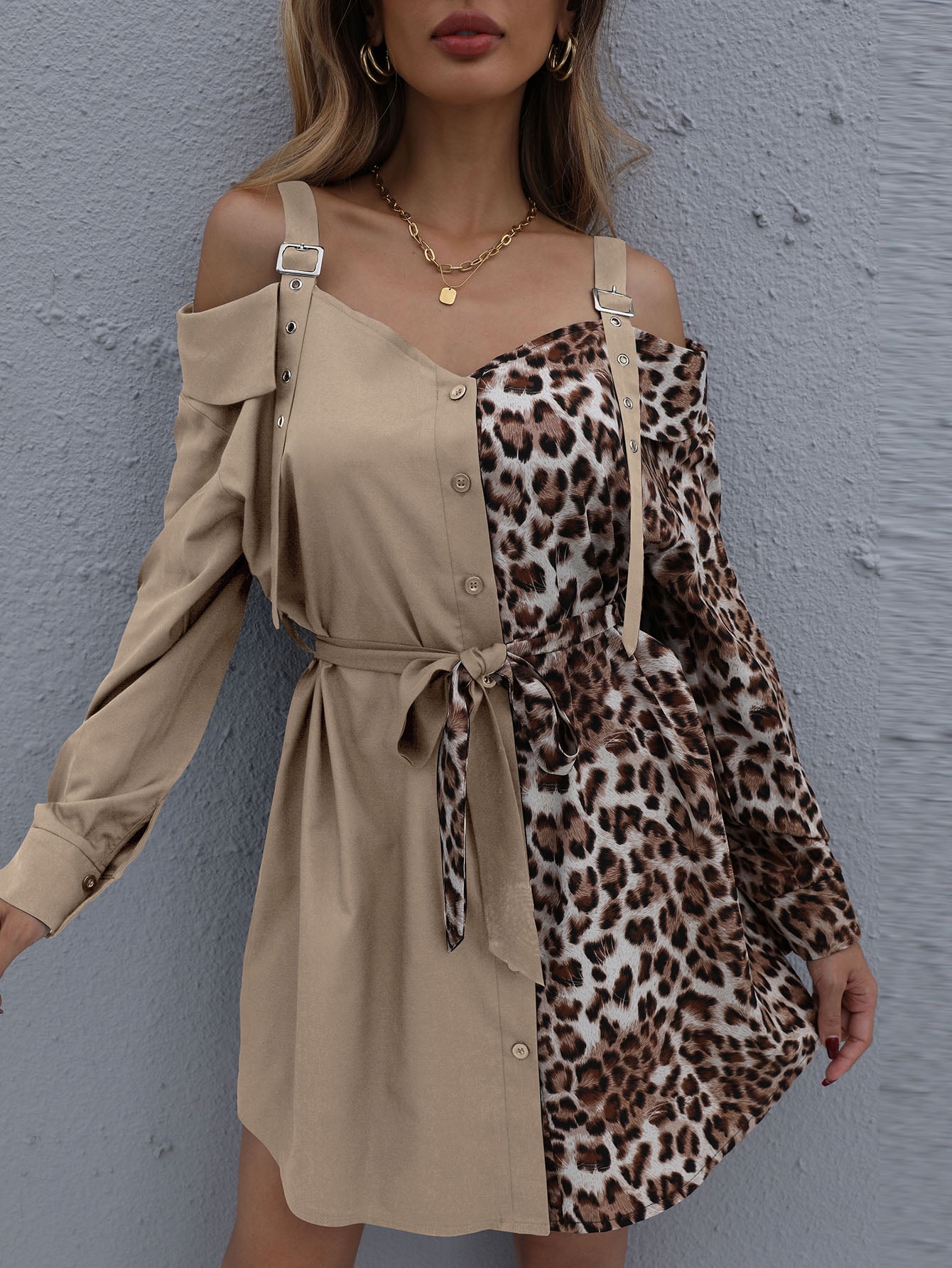 Women's Contrast Leopard Cold Shoulder 