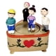 thumbnail image 2 of Caja de Música de Muñeca de Pareja Besándose, Mecanismo de Música, Estatua Giratoria Manual, Máquina de Sonido, Juego para Regalos de Cumpleaños Estilo B Macarena Estuche de música, 2 of 8