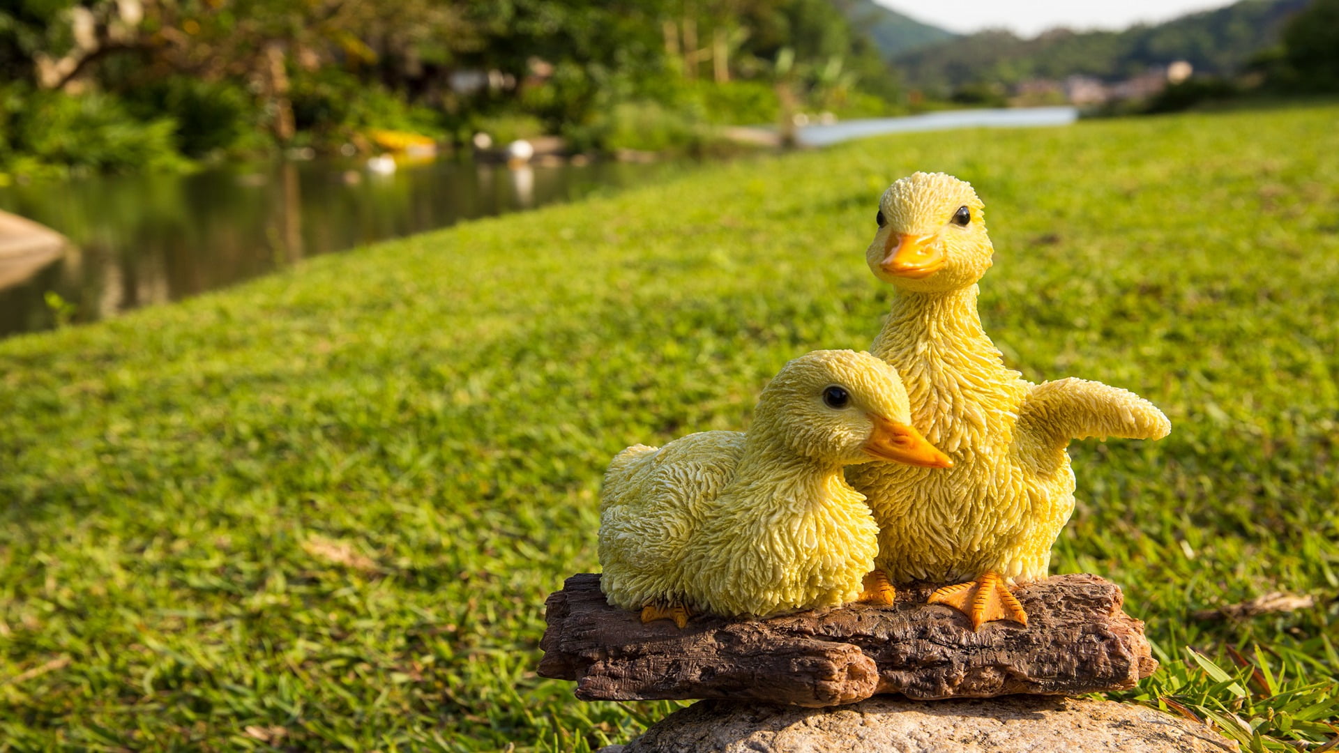 Playful Ducklings Garden Statue -Yellow