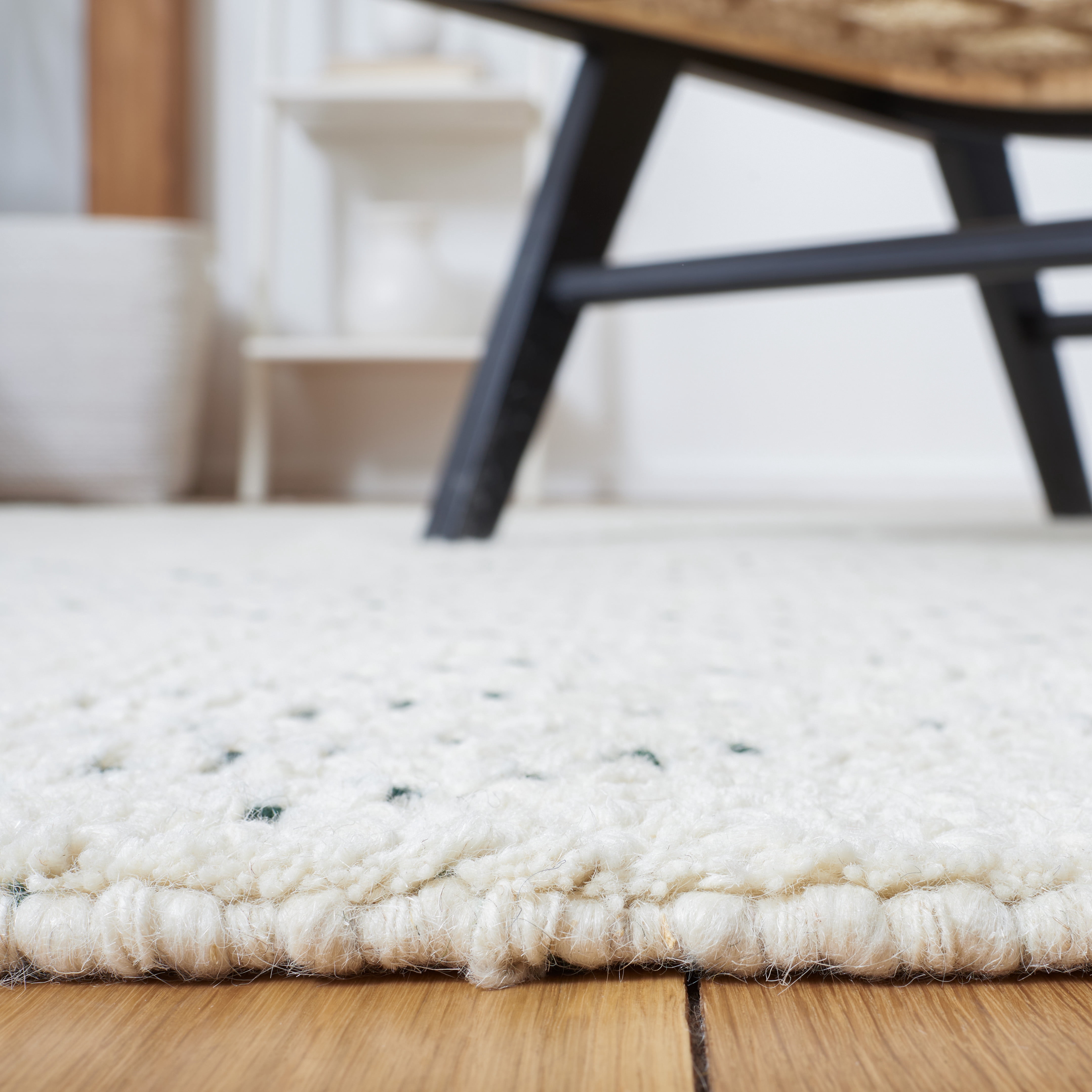 SAFAVIEH Casablanca Idella Diamond Runner Rug, Ivory/Green, 2'3" x 8'