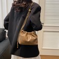 thumbnail image 2 of Bolso Bandolera Con Cadena Hombro para Mujer Elegante Piel Sintética Nube, 2 of 9