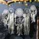 thumbnail image 1 of Xihbxyly Juego de Atrapasueños con Diseño de Plumas Bohemias, Arte Decorativo para Pared, Decoración para Dormitorio y Guardería, Decoración para Bodas y Fiestas, Energía Positiva, Juego de 5 Piezas,, 1 of 1