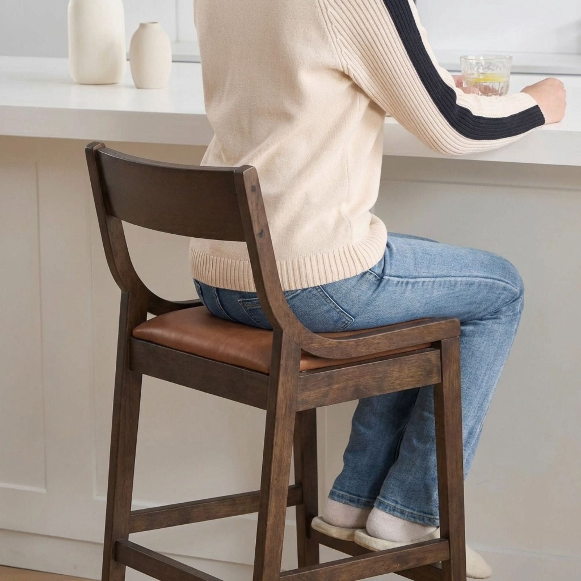 Dayalane Modern Farmhouse Bar Stools Set of 4, 26”Counter Height Bar Stools with Slatted Back, PU Leather Upholstered & Solid Wood Legs Barstools for Kitchen Island Dining Rooms and Home Bars, Brown