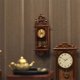 thumbnail image 2 of Reloj en miniatura de estilo romano vintage para casas de muñecas a escala 1:12: accesorio de madera y aleación hecho a mano, 2 of 3