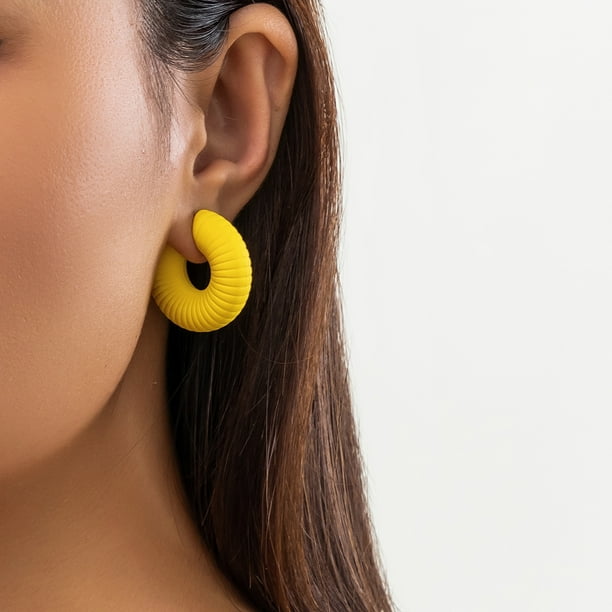 Clip para la oreja de una sola oreja con forma de hueso a rayas de hilo de metal colorido de joyería europea y americana, clip para la oreja de círculo de moda femenina