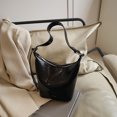 thumbnail image 2 of Bolso de diseño nicho de cuero encerado retro de alta calidad para mujer, nuevo estilo 2025, moderno bolso de mensajero combinable, bolso de un solo hombro debajo del brazo, 2 of 4