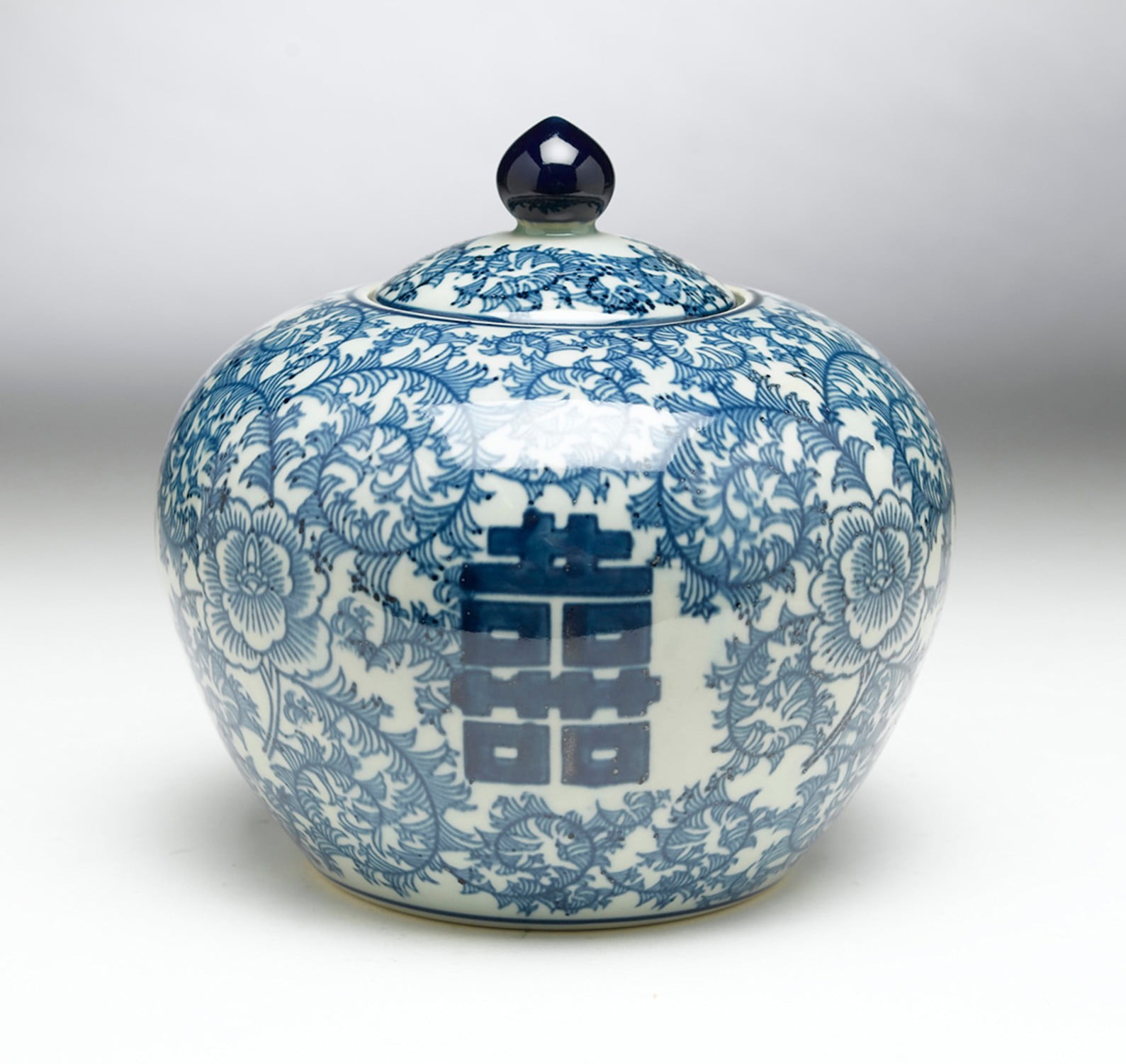 AA Importing 59752 8 Inch Blue & White Jar