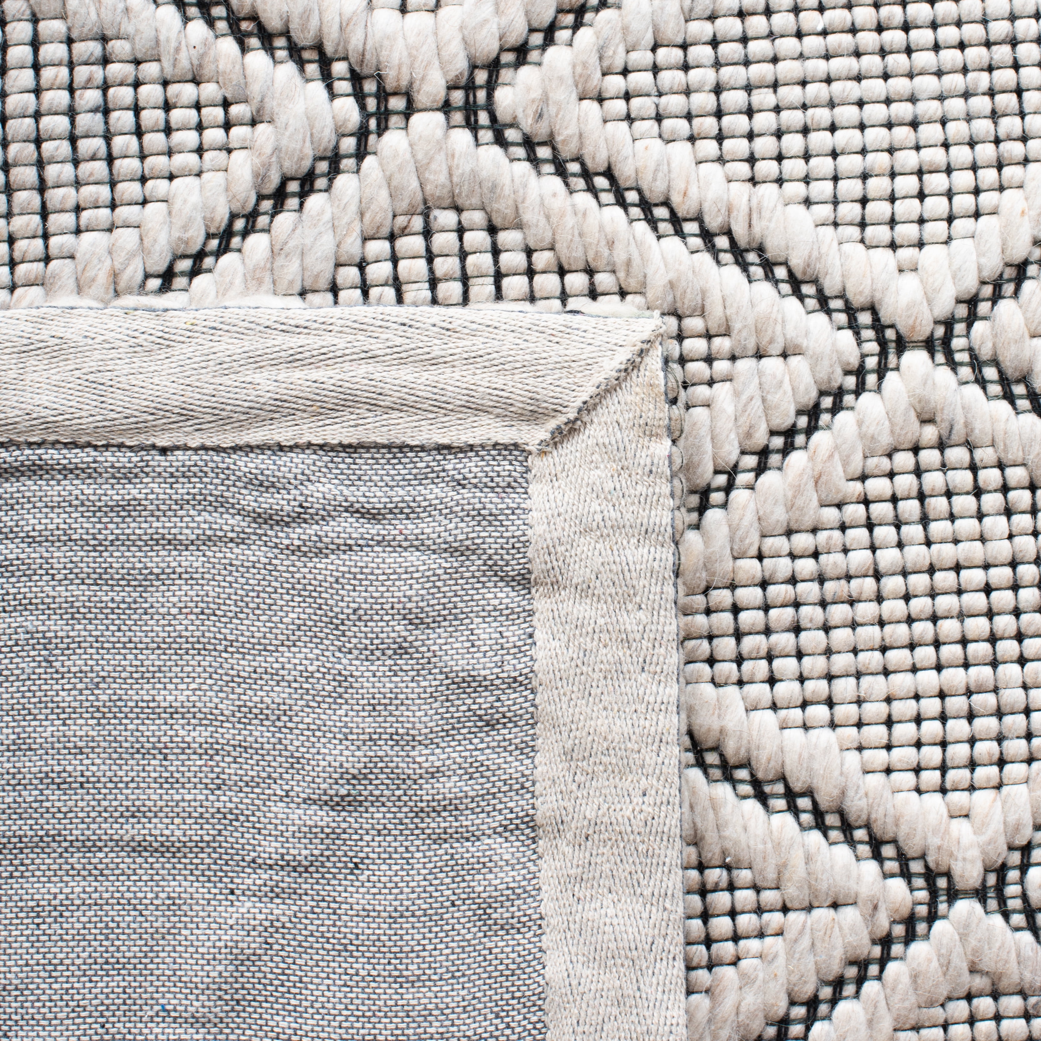 SAFAVIEH Marbella Aniyah Diamond Area Rug, Silver/Black, 6' x 6' Square