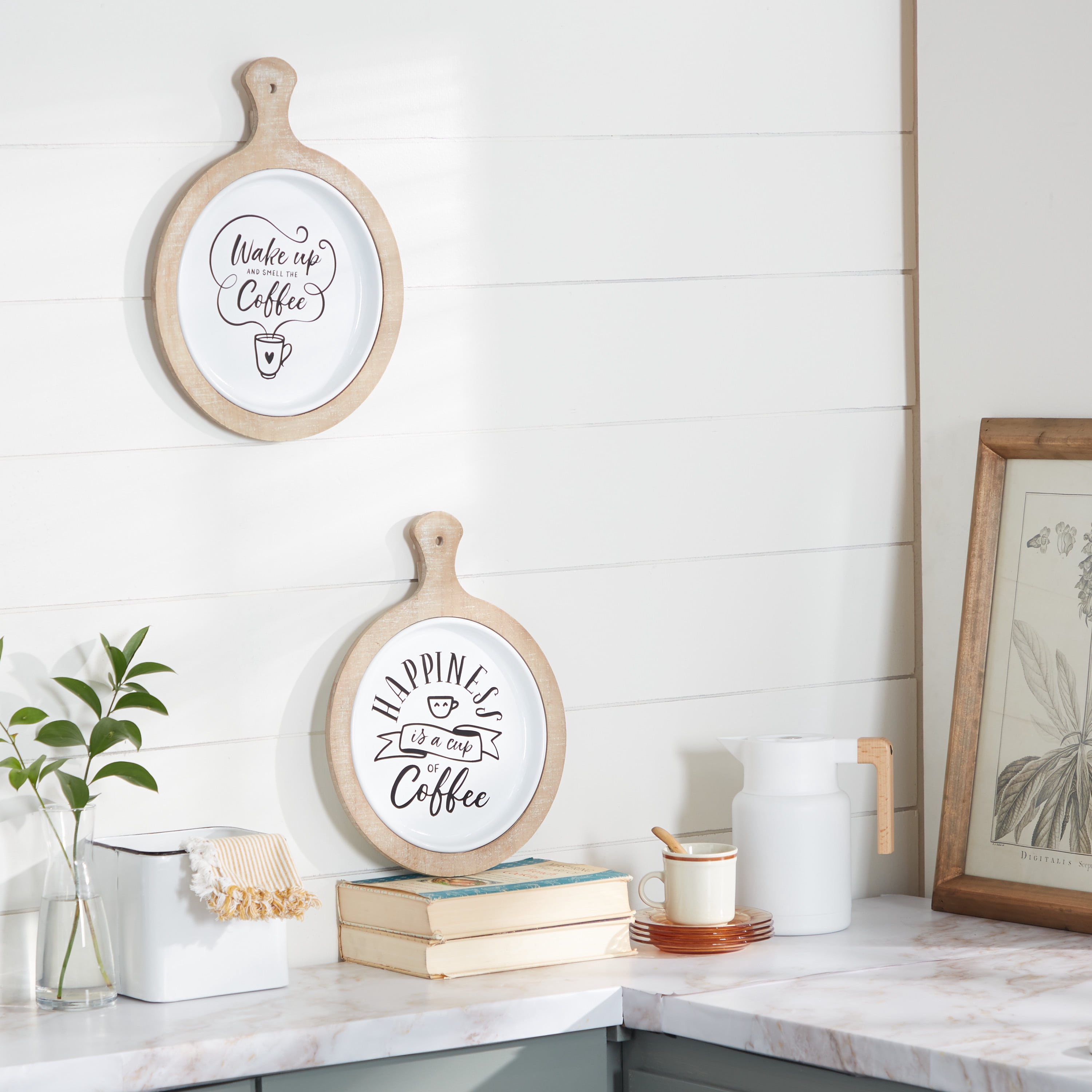 DecMode Indoor White Metal Farmhouse Wall Decor, Set of 2