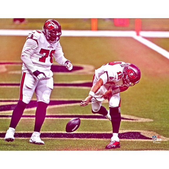 Tom Brady Tampa Bay Buccaneers Unsigned Fan Filter First Buccaneers Touchdown Spike Celebration Photograph - FansEdge Exclusive
