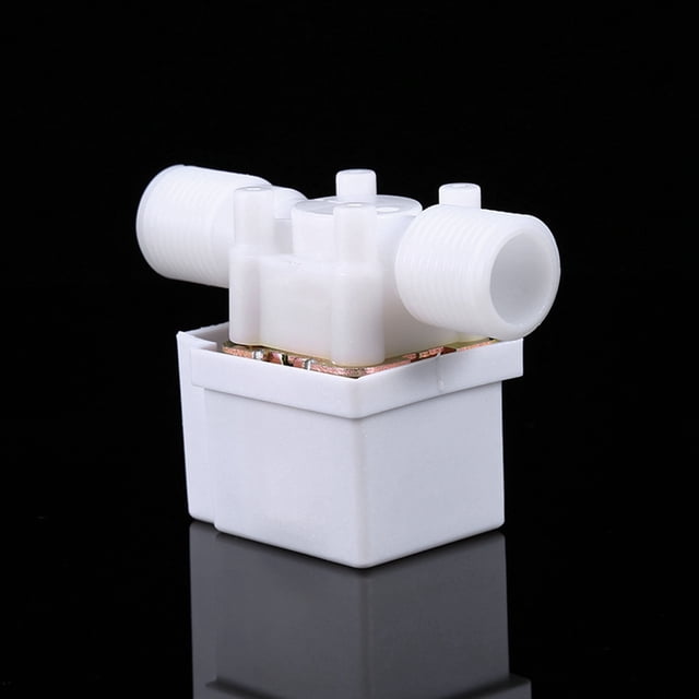 válvula electromagnética, kit de válvula solenoide, establo duradero para agua y aire DC 12V normalmente cerrada con cuerpo plástico blanco, vista frontal centrada de la electroválvula con dos puertos roscados de 1/2 pulg., bobina de cobre visible en la unión y dimensiones 82x62x32 mm; para agua y fluidos de baja viscosidad, no usar con gases inflamables. Suele emplearse en sistemas de riego y dispensado de líquidos.