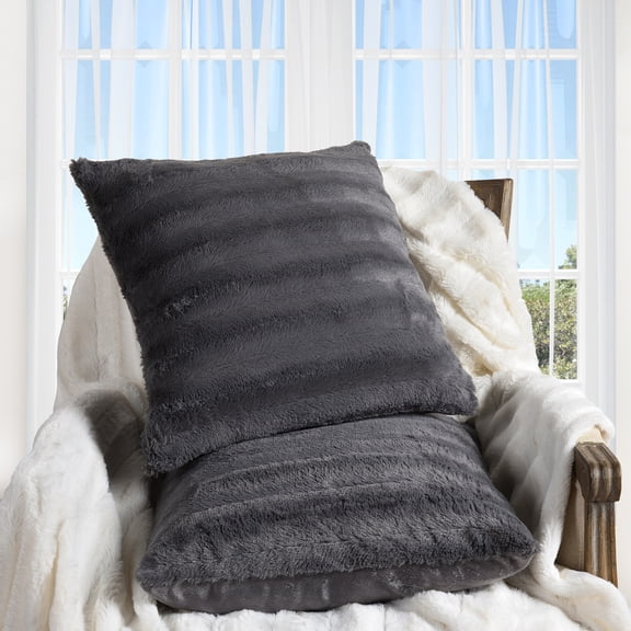 Cheer Collection Faux Fur 18-inch Throw Pillow (Set of 2)