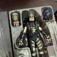 thumbnail image 2 of NECA-figura DE ACCIÓN DE depredador perdido con LED, regalo coleccionable, edición Alien VS, Predator, Alien Hunter, 2 of 6