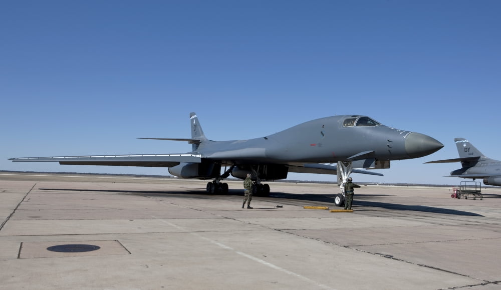 The ground crew is standing by as the aircrew of a 7th Bomb Wing B-1B ...