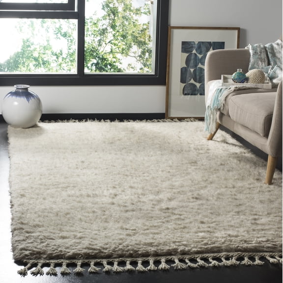 SAFAVIEH Casablanca Cennetig Solid Plush Wool Area Rug, Grey, 4' x 6'