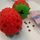 thumbnail image 5 of Bola dispensadora de golosinas para mascotas, juguete para masticar con forma de fresa, rompecabezas de goma para perros, limpieza de dientes, 5 of 5