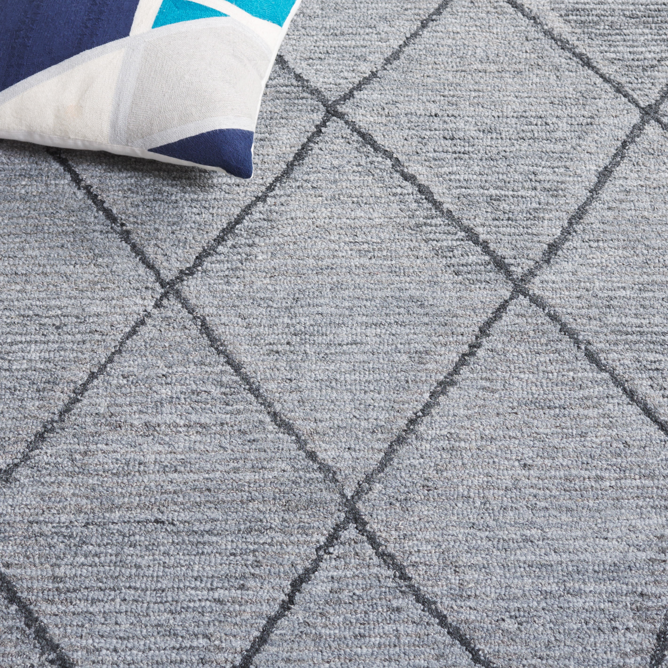 SAFAVIEH Metro Sloane Diamond Area Rug, Gray/Charcoal, 4' x 6'