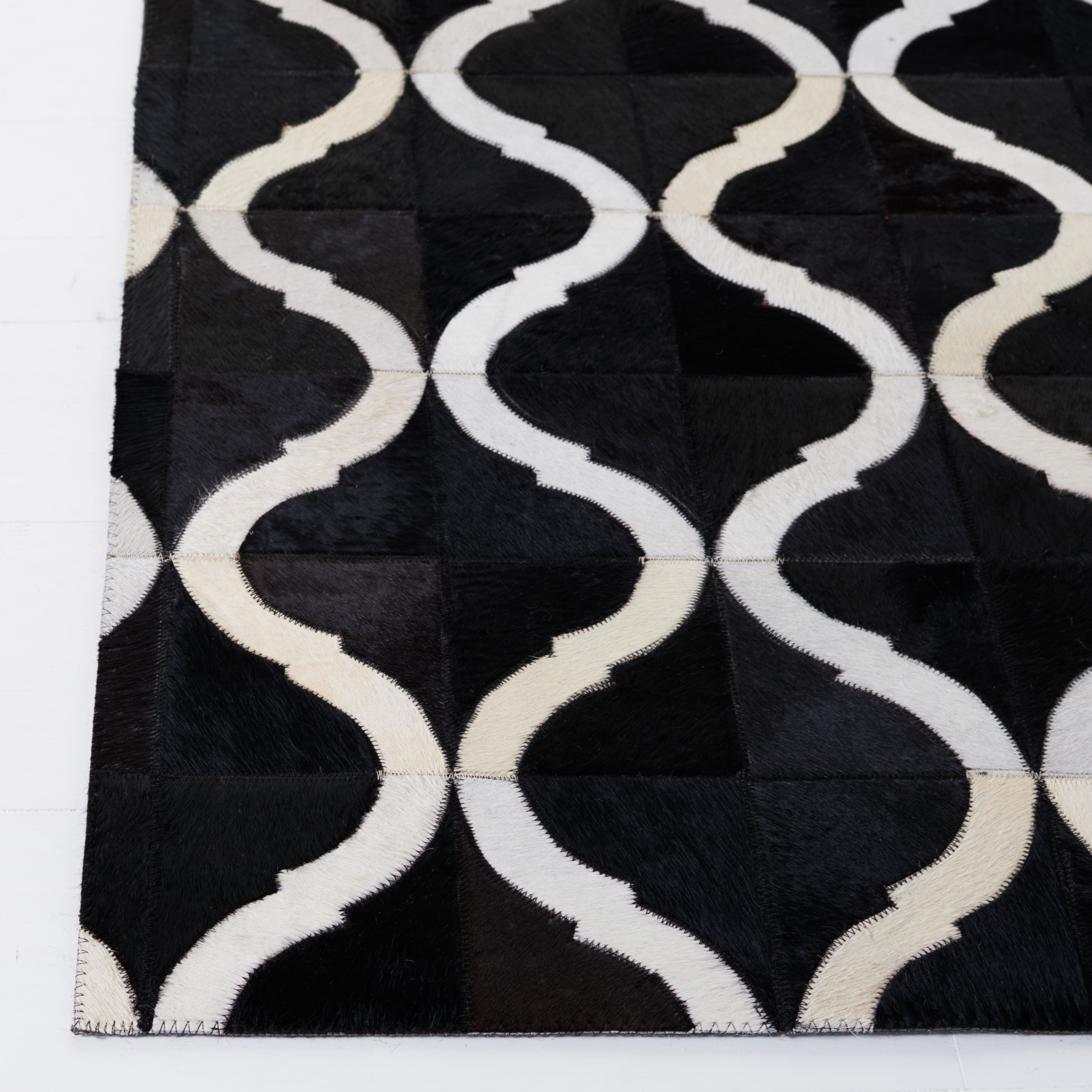 SAFAVIEH Studio Leather Evelyn Geometric Area Rug, Black/Beige, 6' x 9'