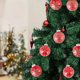 thumbnail image 1 of Xihbxyly Juego de Bolas Navideñas de Plástico Irrompible, Decoración Multicolor para Árbol, Ideal para Hoteles, Oficinas, Mansiones y Celebraciones Navideñas. Paquete de 9 Piezas, 24 X 24 Cm., 1 of 6