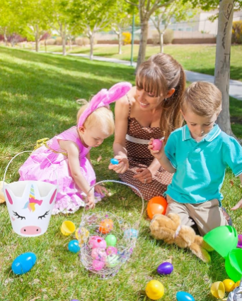 Unicorn Plastic Easter Magic Pails with Handles - White Majestic Unicorn Pails Parties Supplies Celebration Holiday Birthdays School Office Gifts Treats