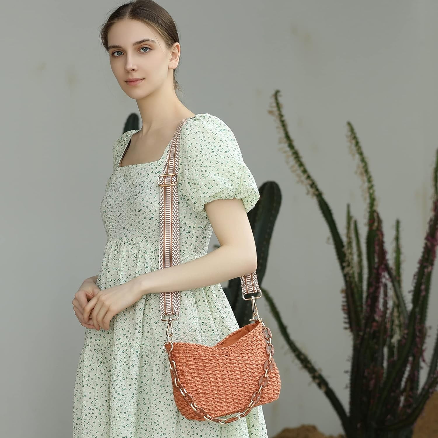 Small Handmade Straw Pocketbook Crossbody Bag for Women, Summer Chic Woven Handbag Shoulder Purse with Chain