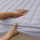 thumbnail image 5 of Protector de colchón antideslizante y refrescante de 7874 x 5906 pulgadas ropa de cama transpirable de poliéster con estampado reactivo para personas que suelen tener calor al, 5 of 9