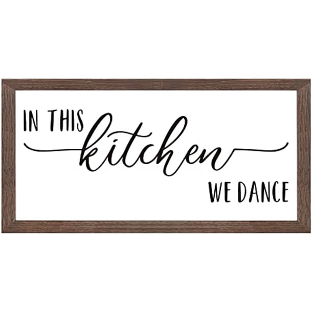 En esta cocina bailamos, letrero artístico con marco de madera maciza, letrero decorativo divertido de granja con capa acrílica, marco de madera grande para colgar de 13 x 7 pulgadas para decoración