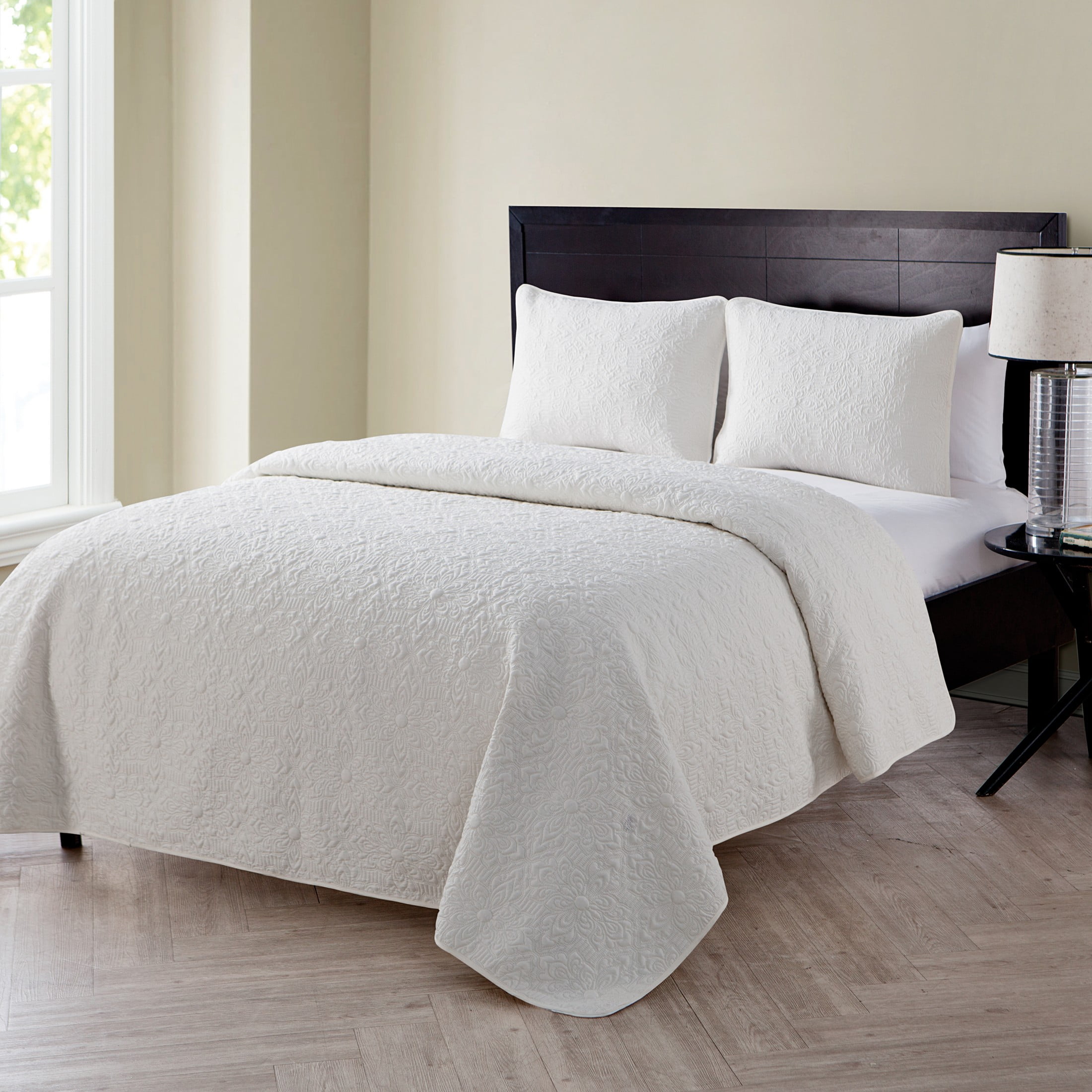 VCNY Home Caroline 3-Piece White Floral Quilt Set, Full/Queen, Adult, Unisex