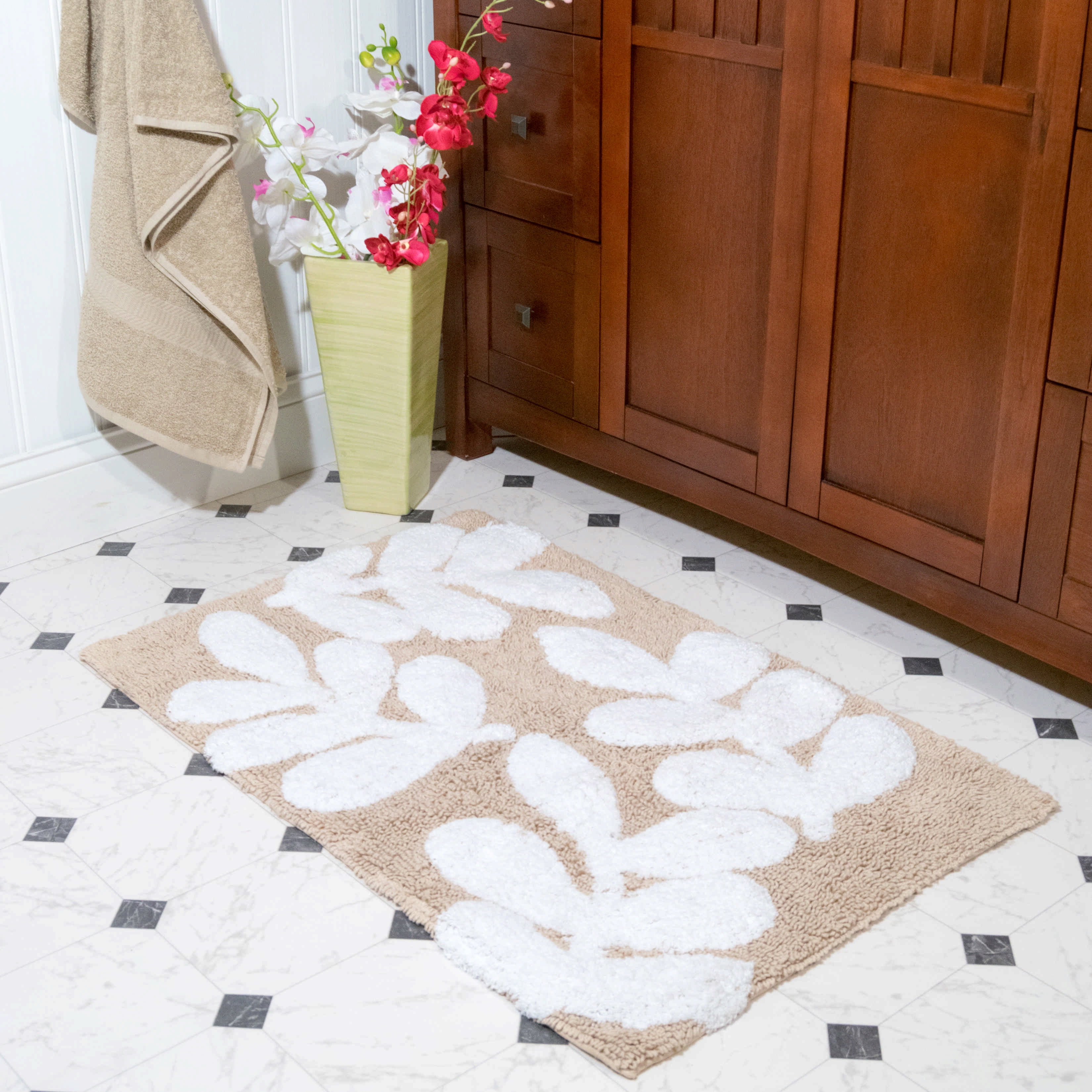 Chesapeake Monte Carlo 2Pc 21x34 /& 17x24 Taupe /& White Bath Rug Set 35141