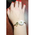 thumbnail image 4 of Pulsera de flores, pulsera de margarita, pulsera de oro, flor y abeja, margarita y abeja, casa de diseño TBVS JFHHH pequeña, 4 of 5