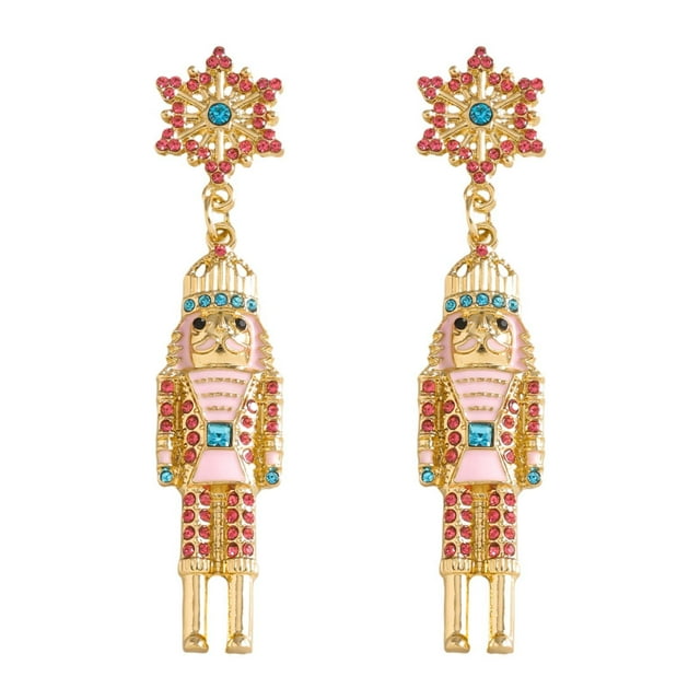 pendientes navideños jinwen cascanueces rosa multicolor colgantes en aleación de zinc con diamantes de imitación, 1.7 cm x 8.1 cm. Cascanueces esmaltado en rosa y dorado con cristales rosados y turquesa y copo de nieve decorativo en la parte superior, par simétrico sobre fondo blanco; aptos como accesorio festivo o regalo.