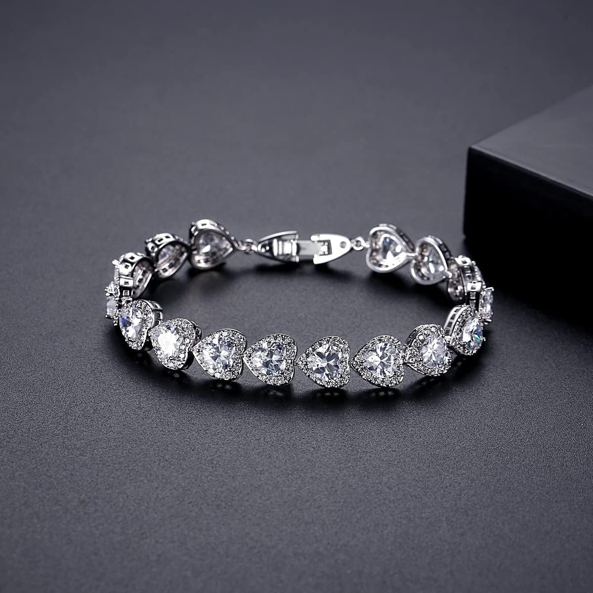 PAENENPH 14K Gold Heart Moissanite Bracelet, Luxurious Heart Charm Bracelet, Fashion Christmas Jewelry Gift