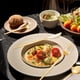 thumbnail image 5 of Juego de cubiertos de acero inoxidable, cuchillo, tenedor y cuchara de steak, 30 piezas, patrón martillado, 24 piezas, color dorado, 5 of 6