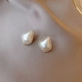 thumbnail image 1 of Pendientes de flores de perlas francesas con diseño de nicho bajo la luna, bonitos pendientes retro con aguja plateada para mujer, construcción duradera, 1 of 5
