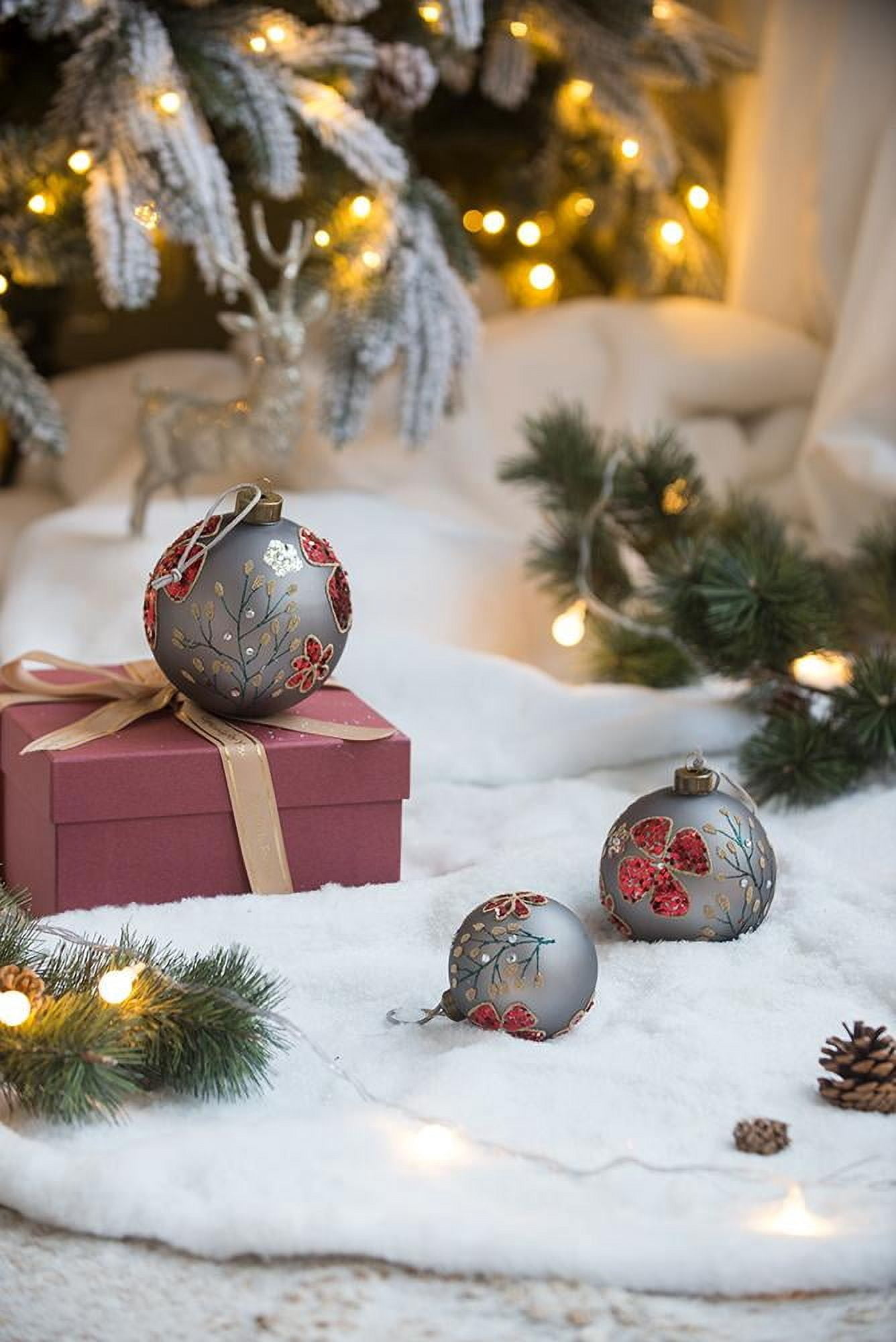 Set of 4 Glass Christmas Ball Ornaments with Glitter and Painting Design by Riccardo Tree Decor